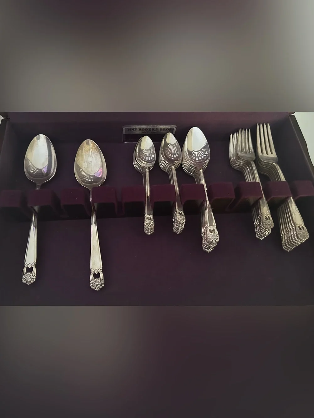 Vintage Rogers Bros Silverplate 1941 Eternally Yours - 51 piece set - orig. box